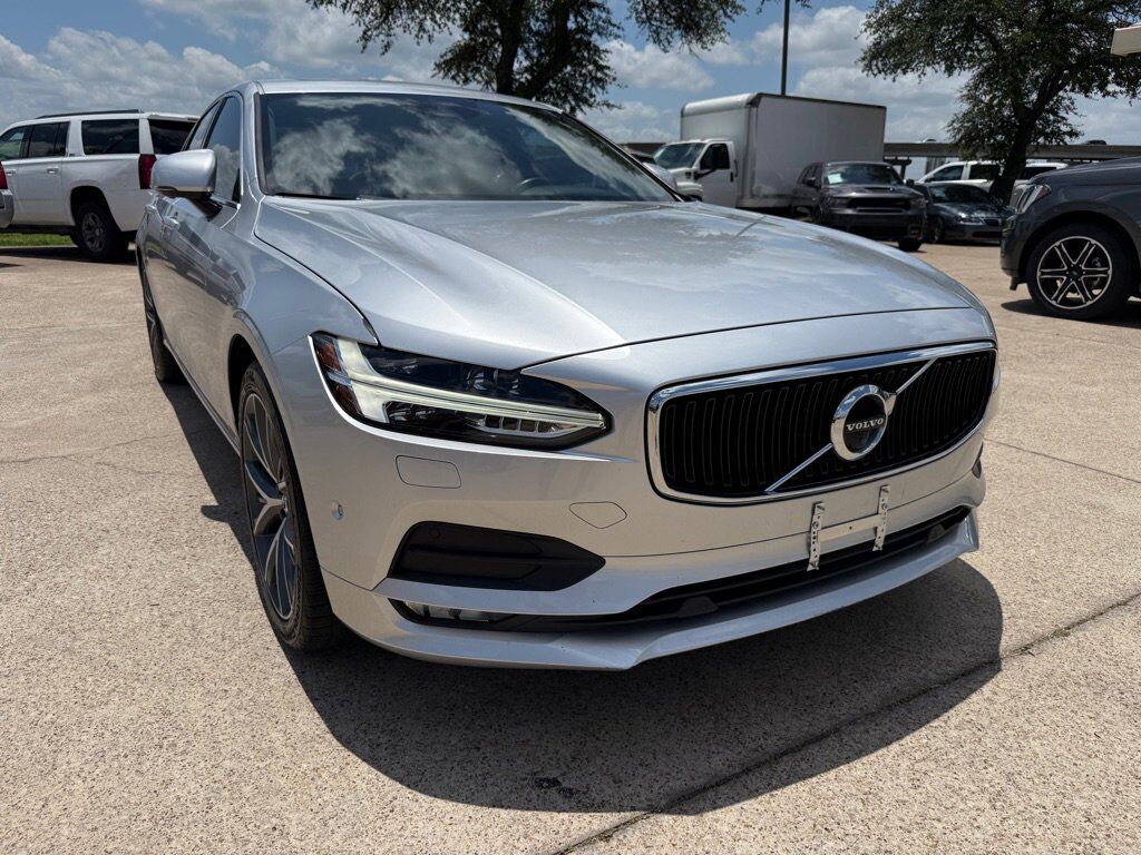 2017 VOLVO S90