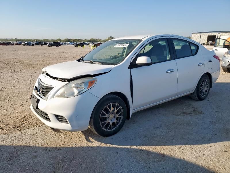 Nissan Versa