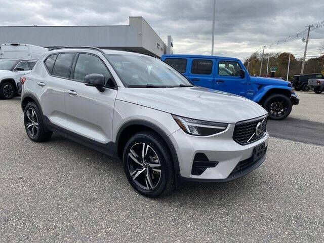 2024 VOLVO XC40