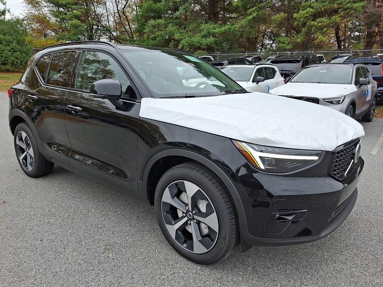 2026 VOLVO XC40