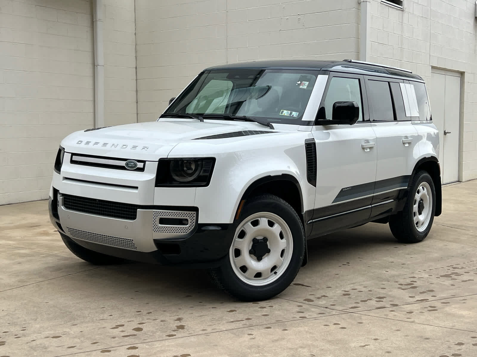 2025 LAND ROVER Defender