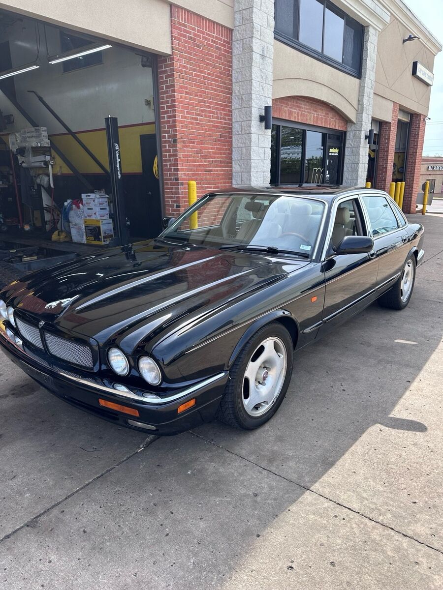 Jaguar XJR