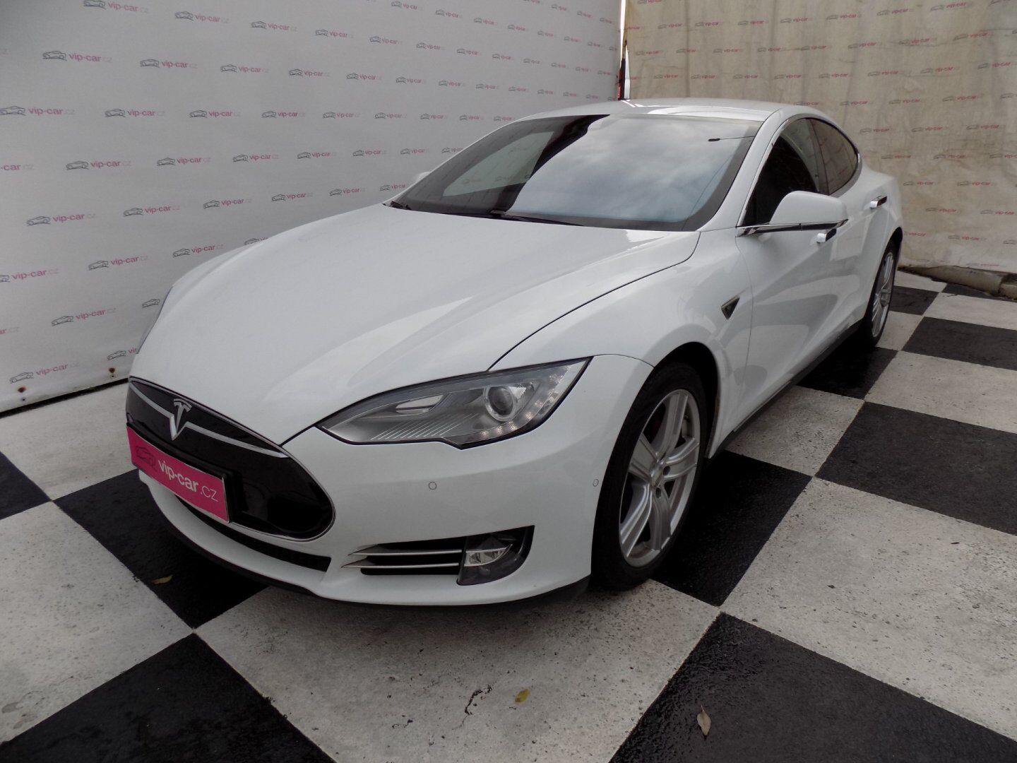 2015 TESLA Model S