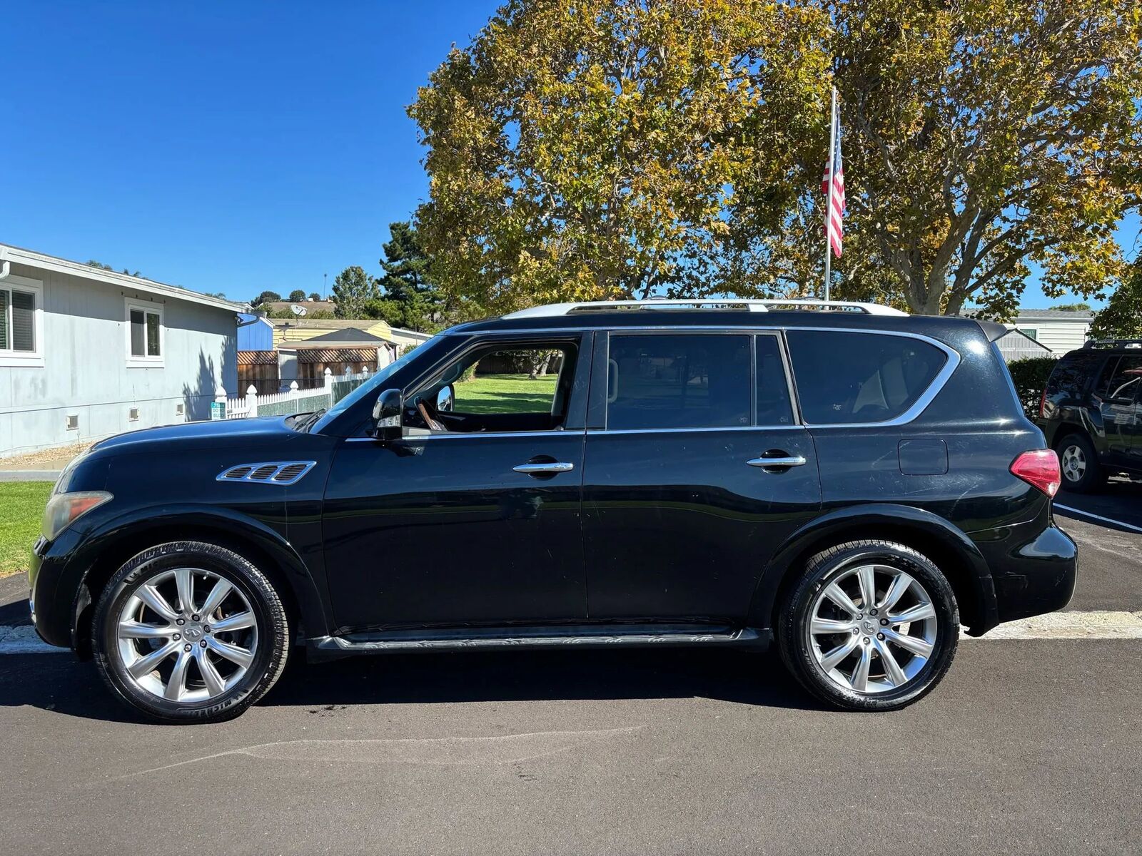 Infiniti QX56