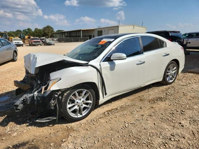 Nissan Maxima