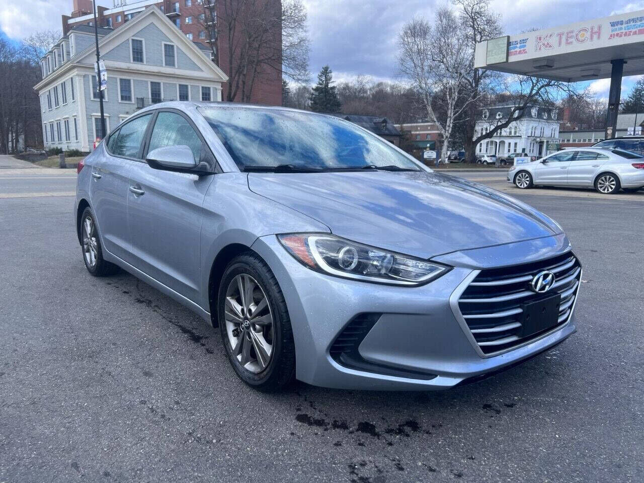 2017 HYUNDAI Elantra