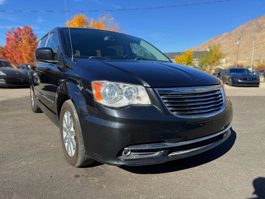 2016 CHRYSLER Town and Country
