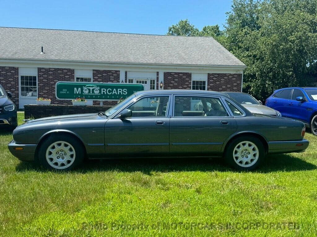 Jaguar XJ8