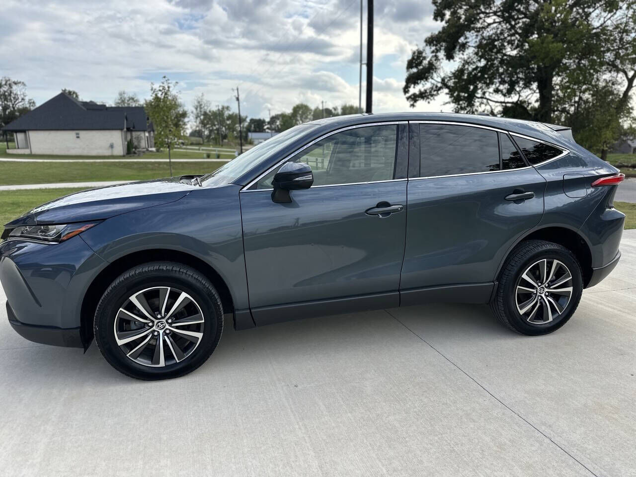 2022 TOYOTA Venza