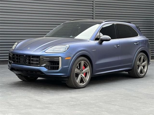 2025 PORSCHE Cayenne
