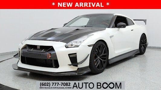 2017 NISSAN GT-R