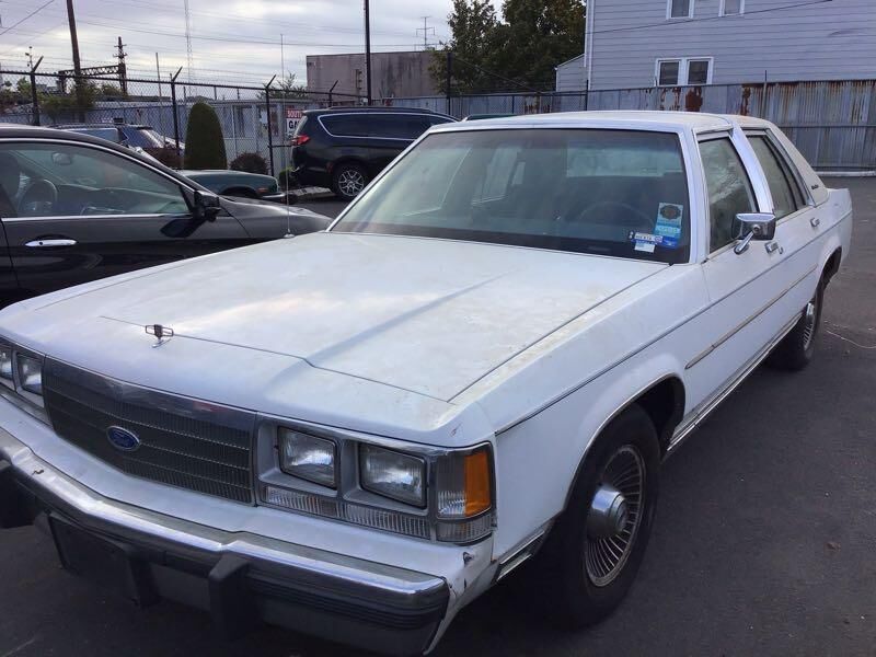 Ford Crown Victoria