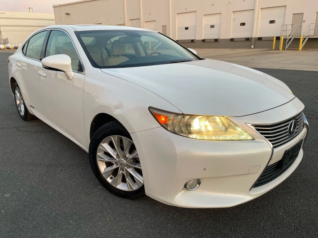 Lexus ES