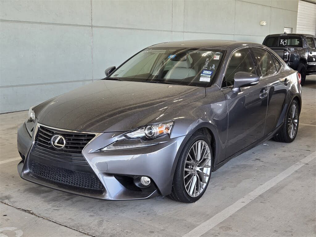 Lexus IS