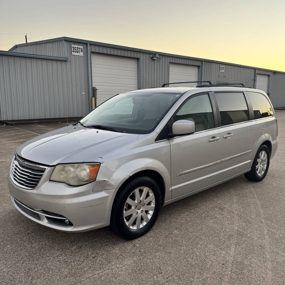 2012 CHRYSLER Town and Country