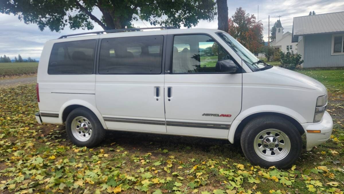 Chevrolet Astro Van