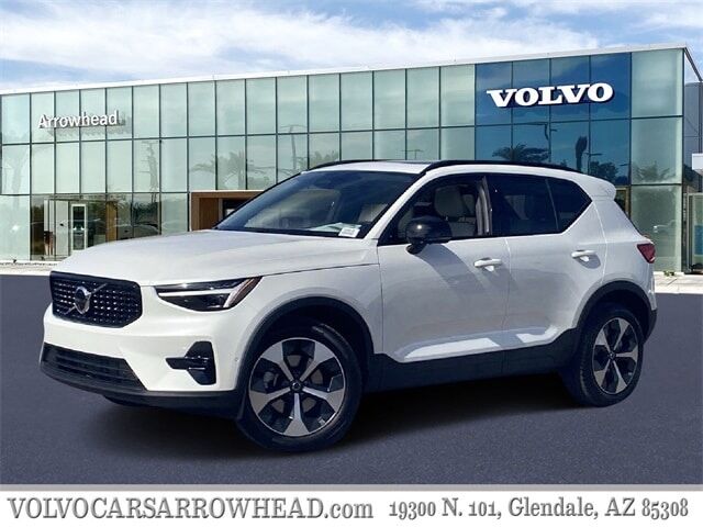 2026 VOLVO XC40