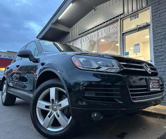 2012 VOLKSWAGEN Touareg
