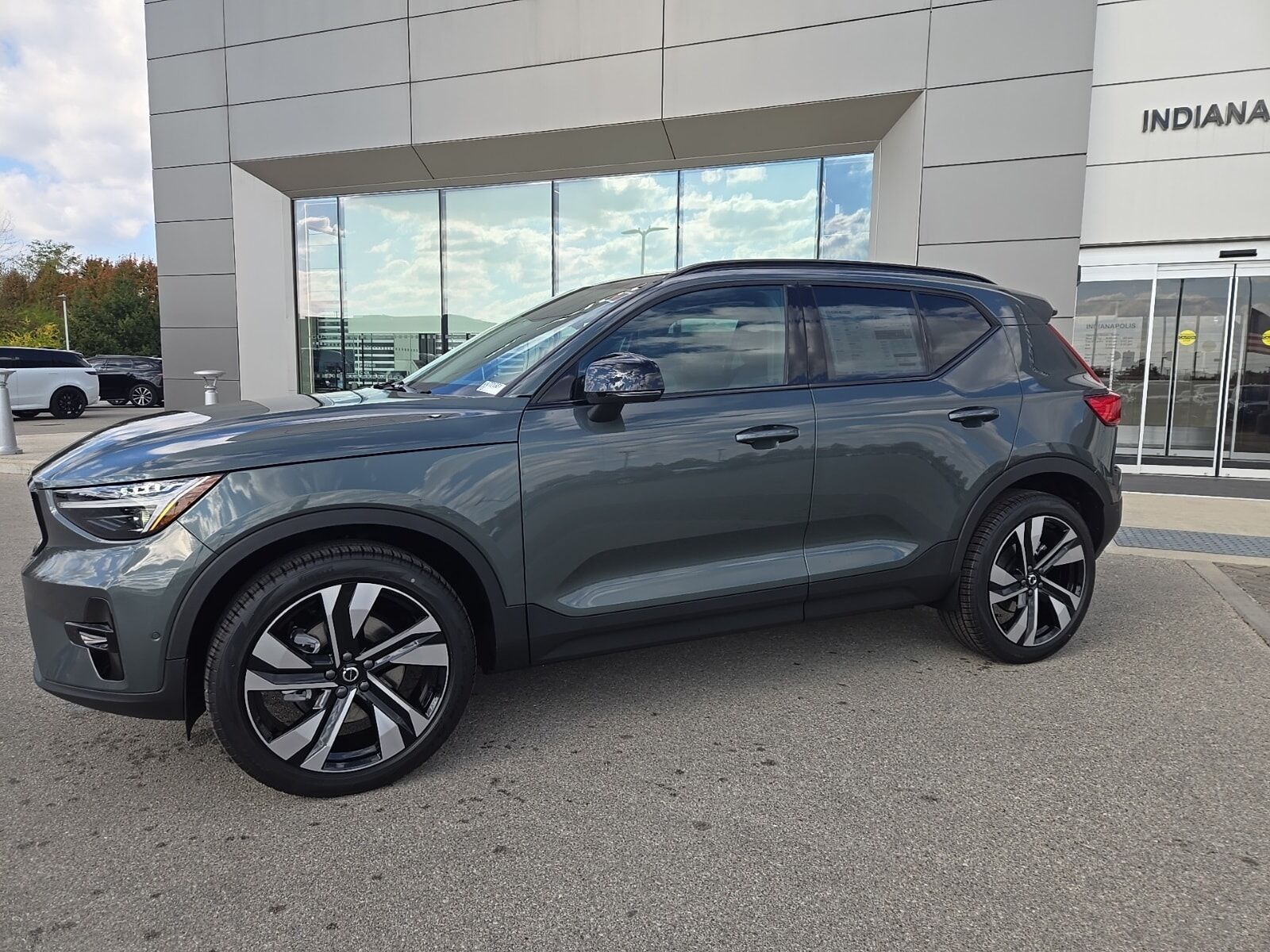 2026 VOLVO XC40