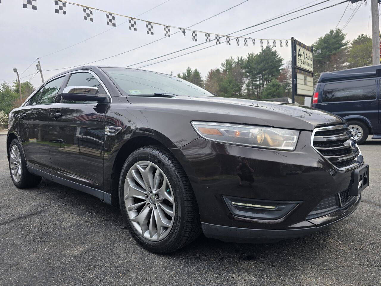 2013 FORD Taurus