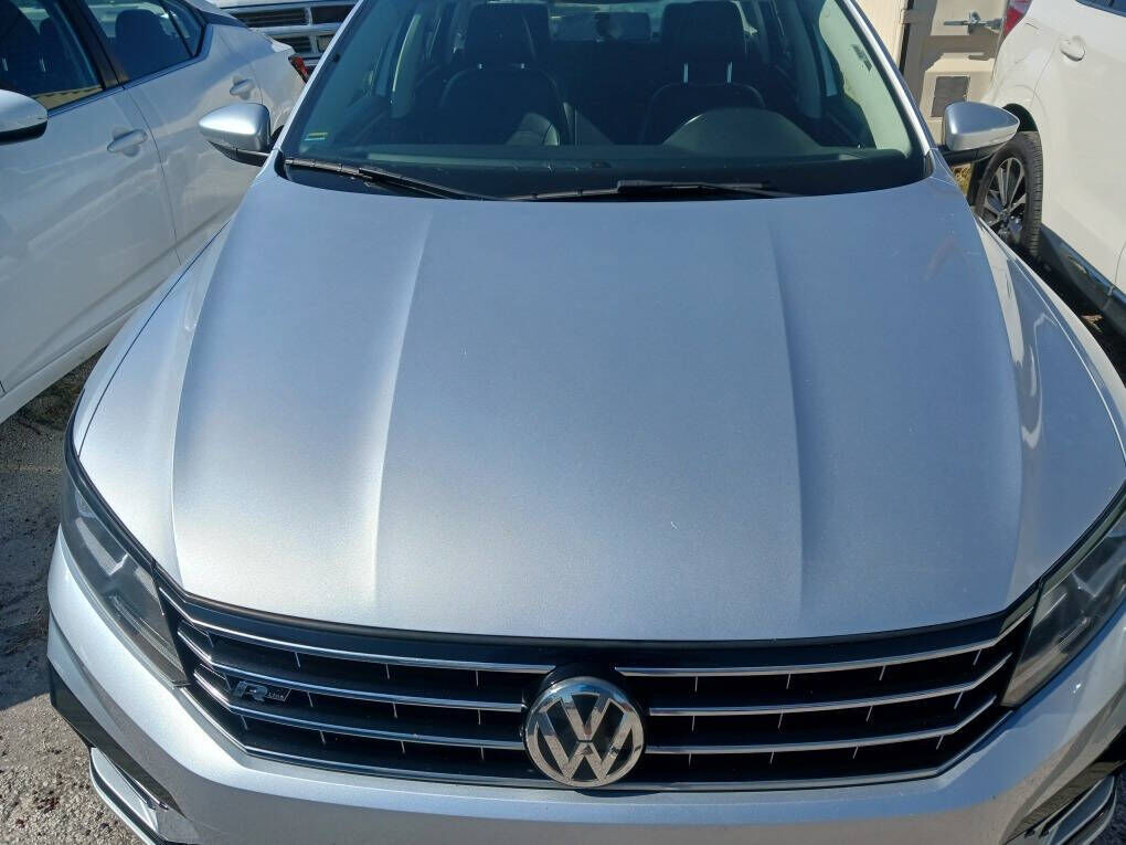 2018 VOLKSWAGEN Passat