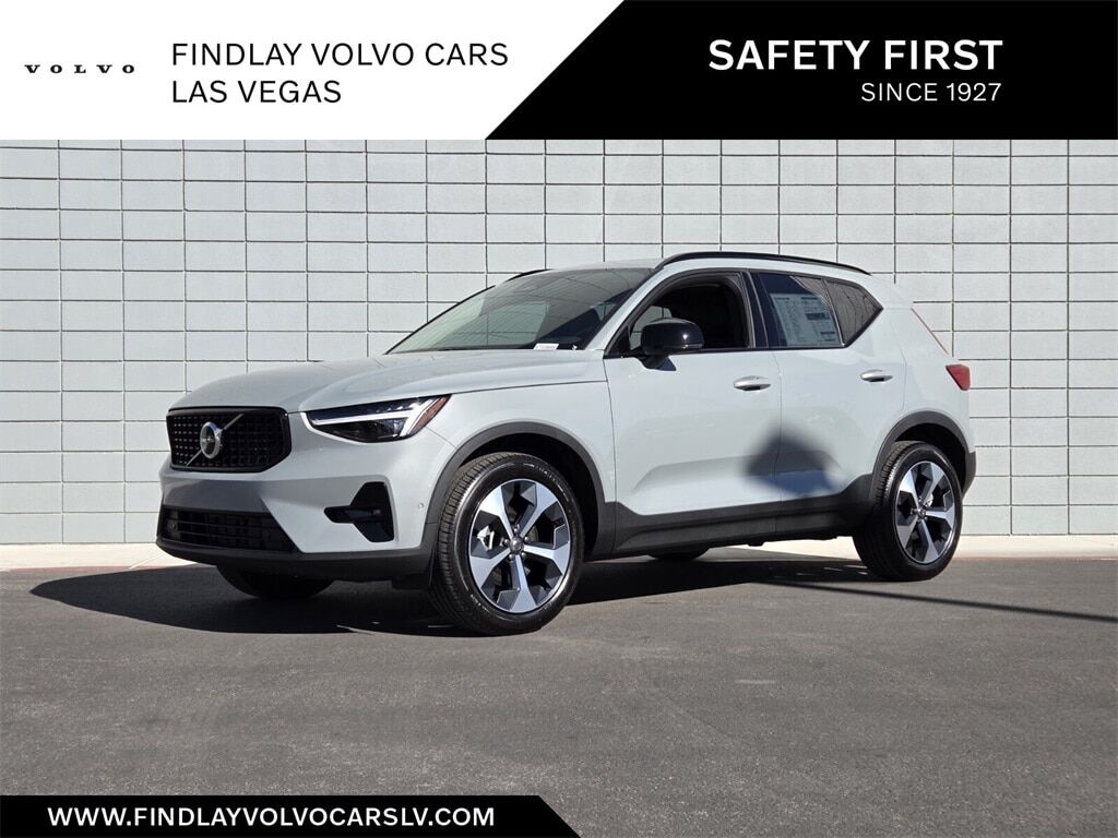 2026 VOLVO XC40