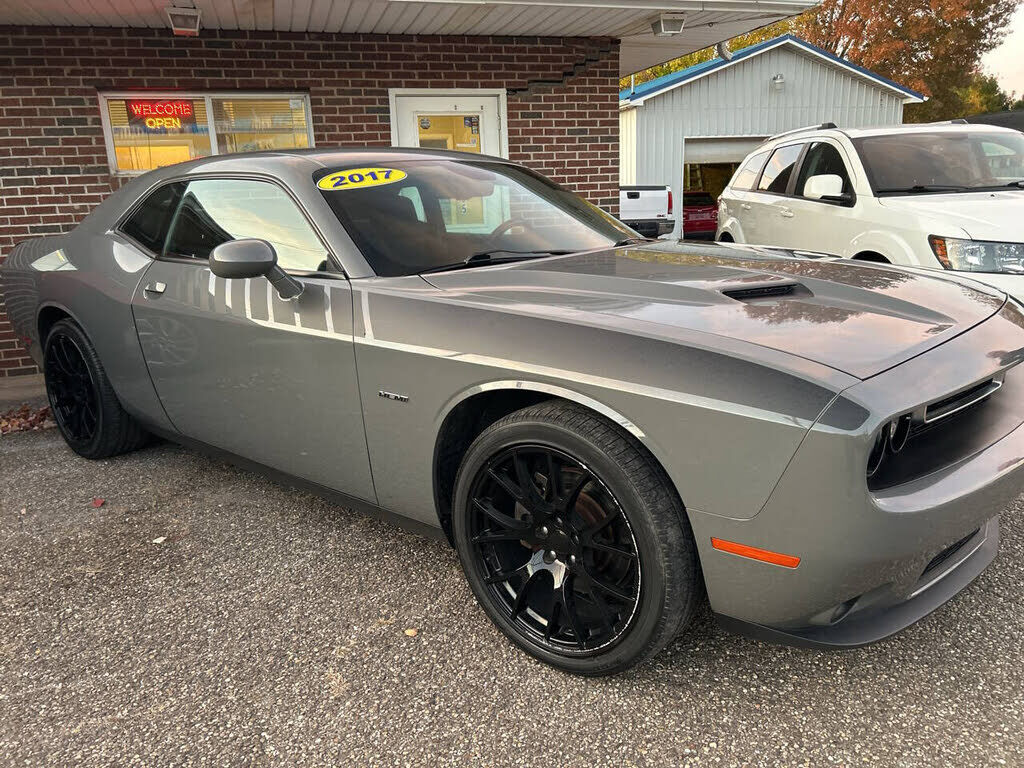 2017 DODGE Challenger