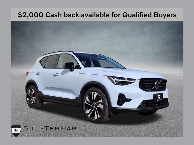 2026 VOLVO XC40
