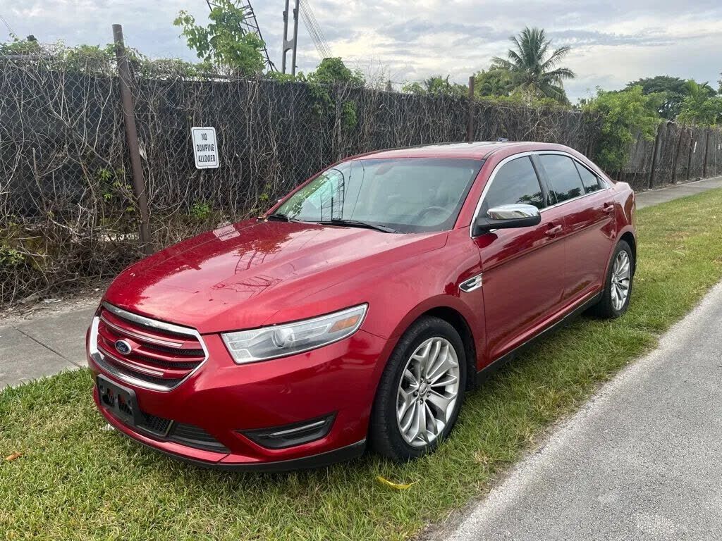 2013 FORD Taurus