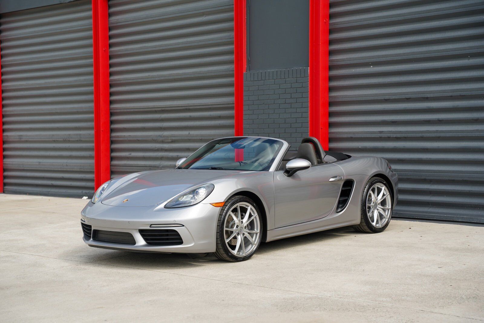 PORSCHE