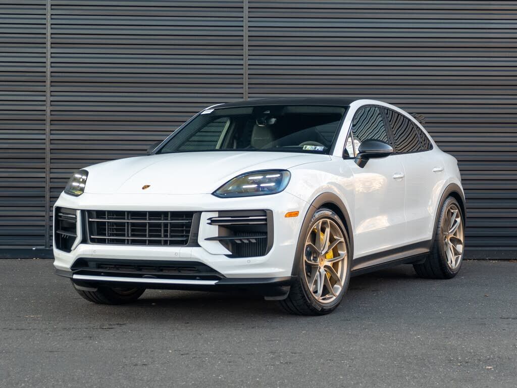 2024 PORSCHE Cayenne