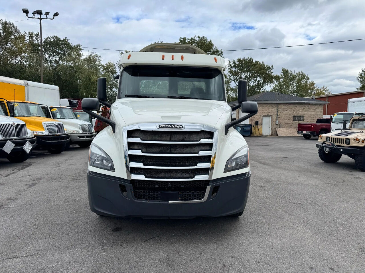 2018 FREIGHTLINER New Cascadia 126" Day cab