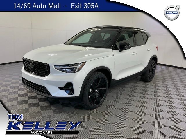 2026 VOLVO XC40