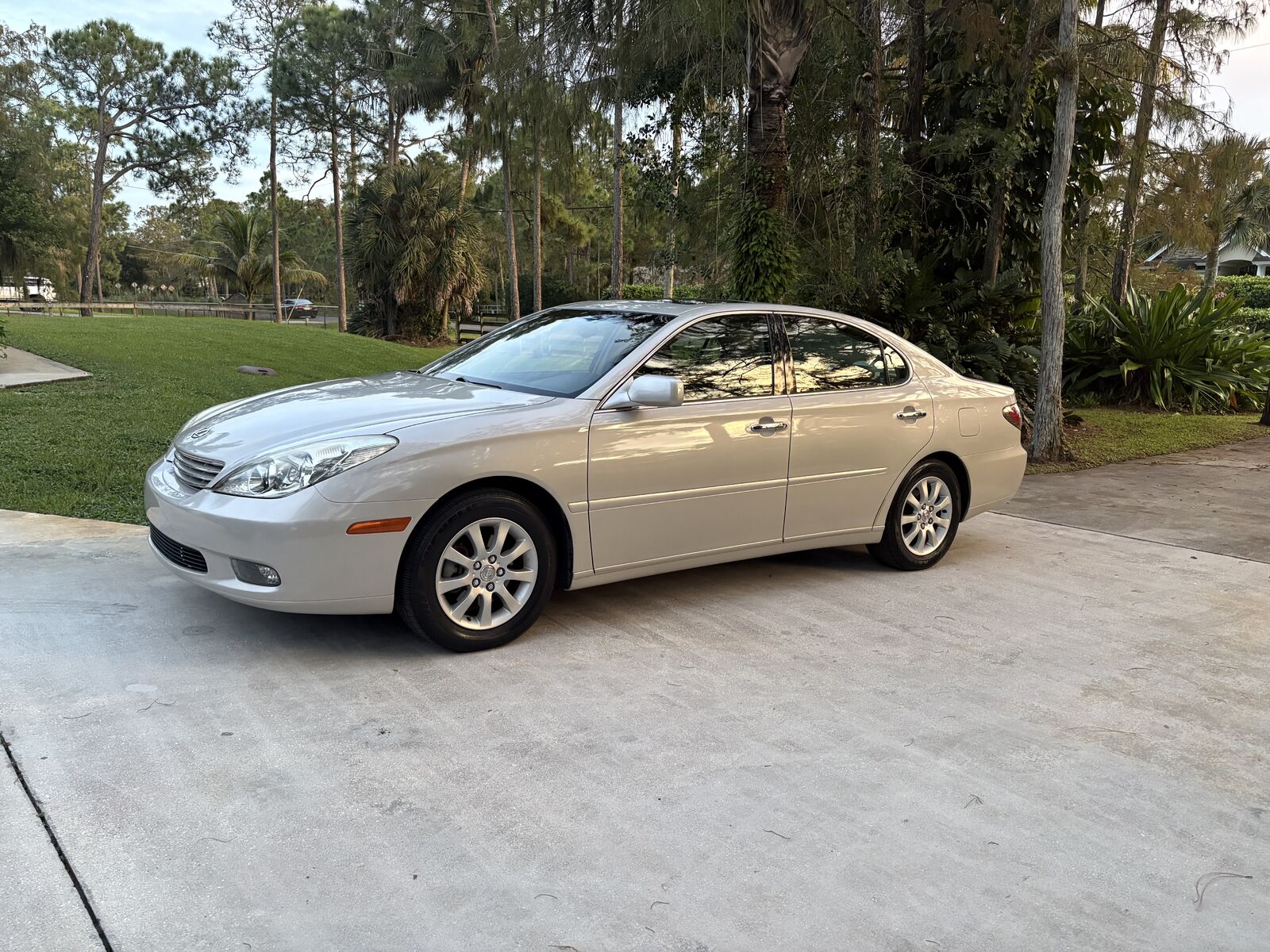 Lexus ES