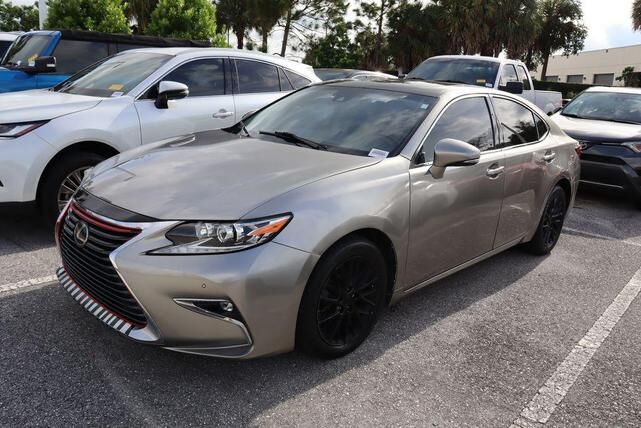 2018 LEXUS ES
