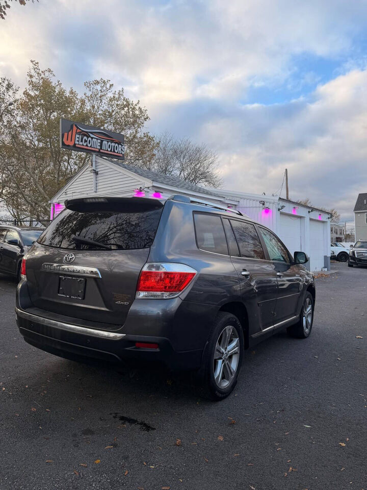 2011 TOYOTA Highlander