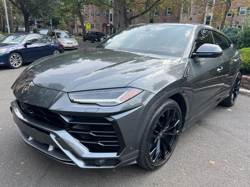 2019 LAMBORGHINI URUS