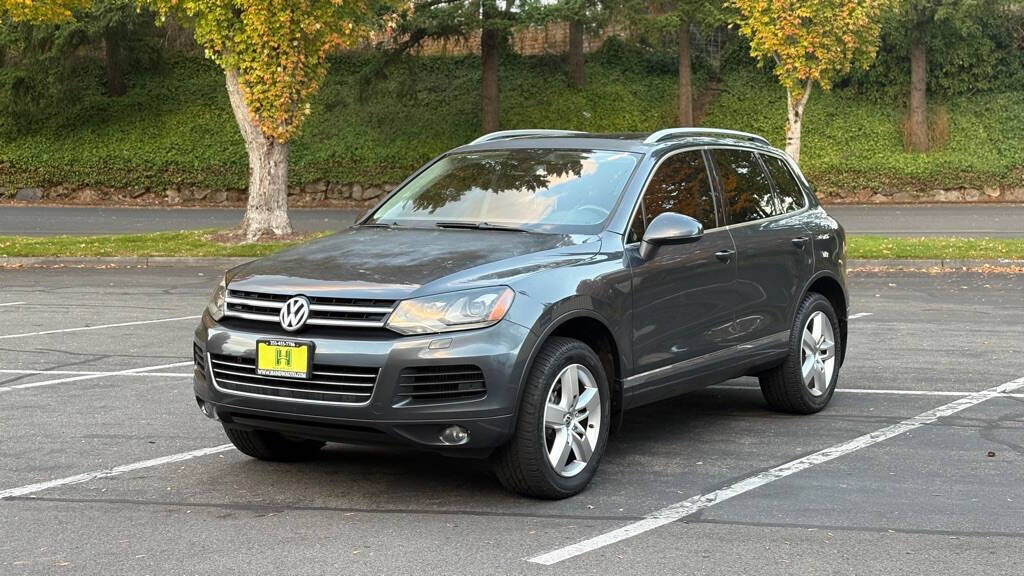 2011 VOLKSWAGEN Touareg