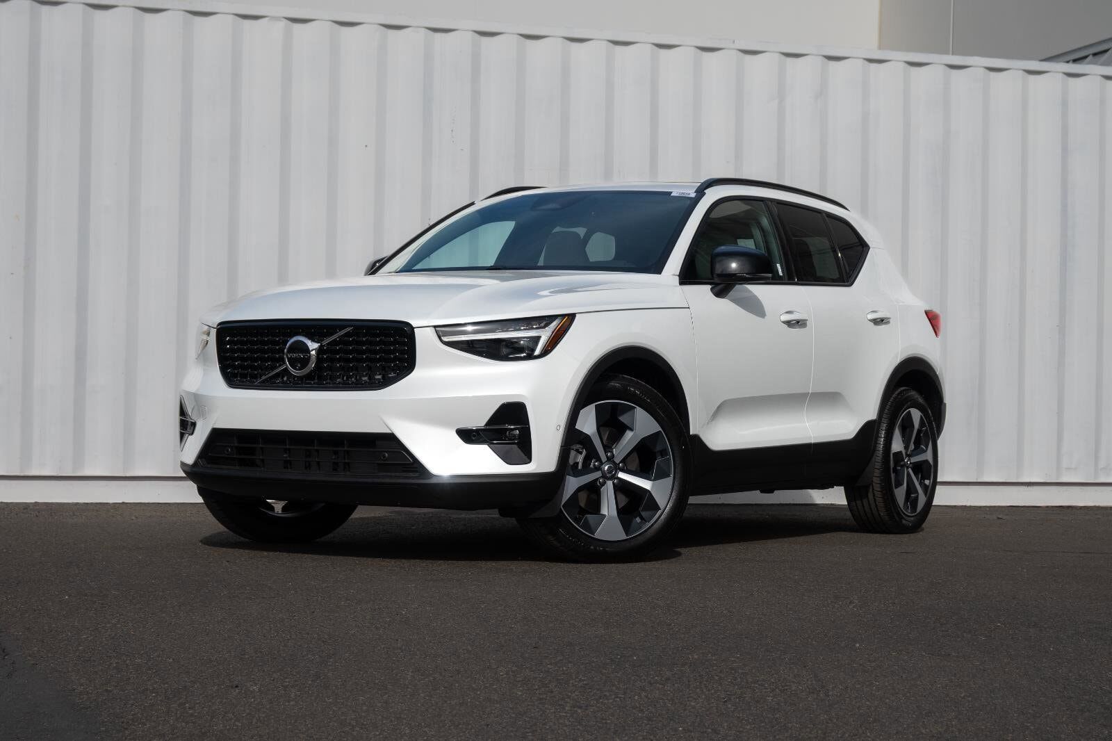 2026 VOLVO XC40