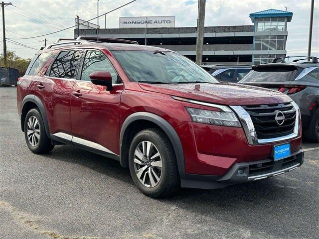 2022 NISSAN Pathfinder