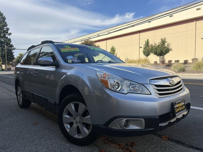 2012 SUBARU Outback