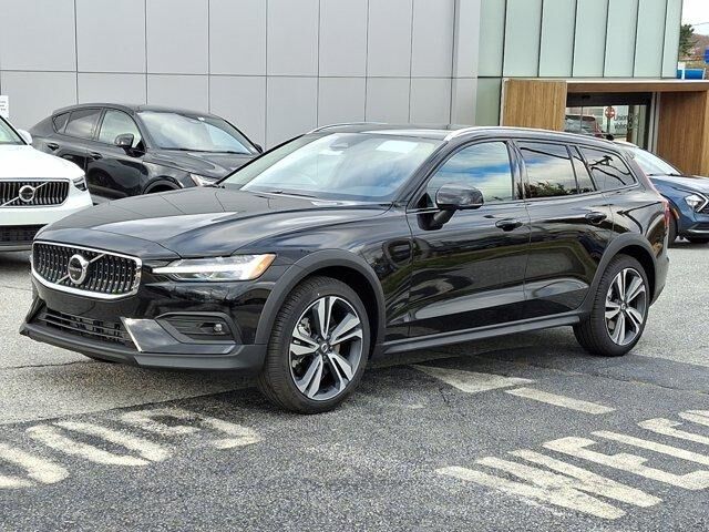 2026 VOLVO V60CC