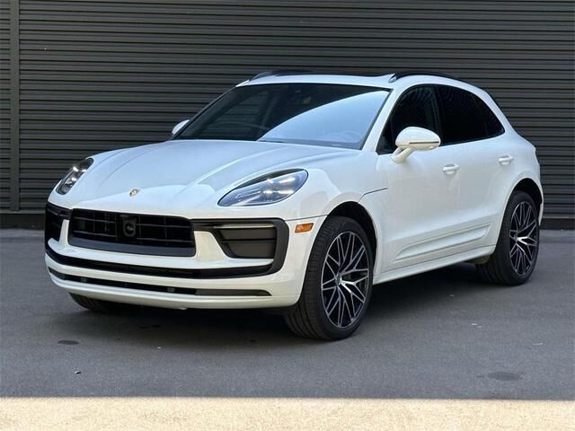 2025 PORSCHE Macan
