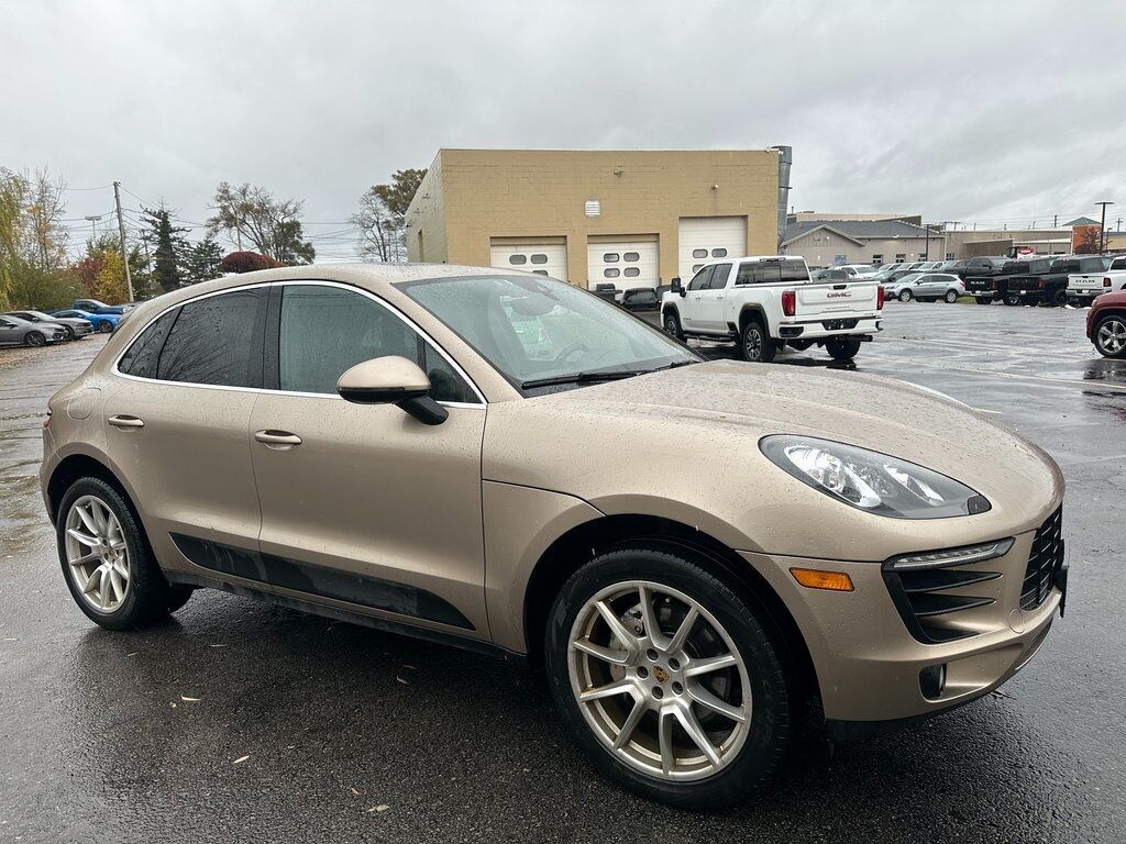 2018 PORSCHE Macan