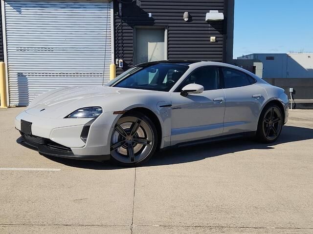 2025 PORSCHE Taycan