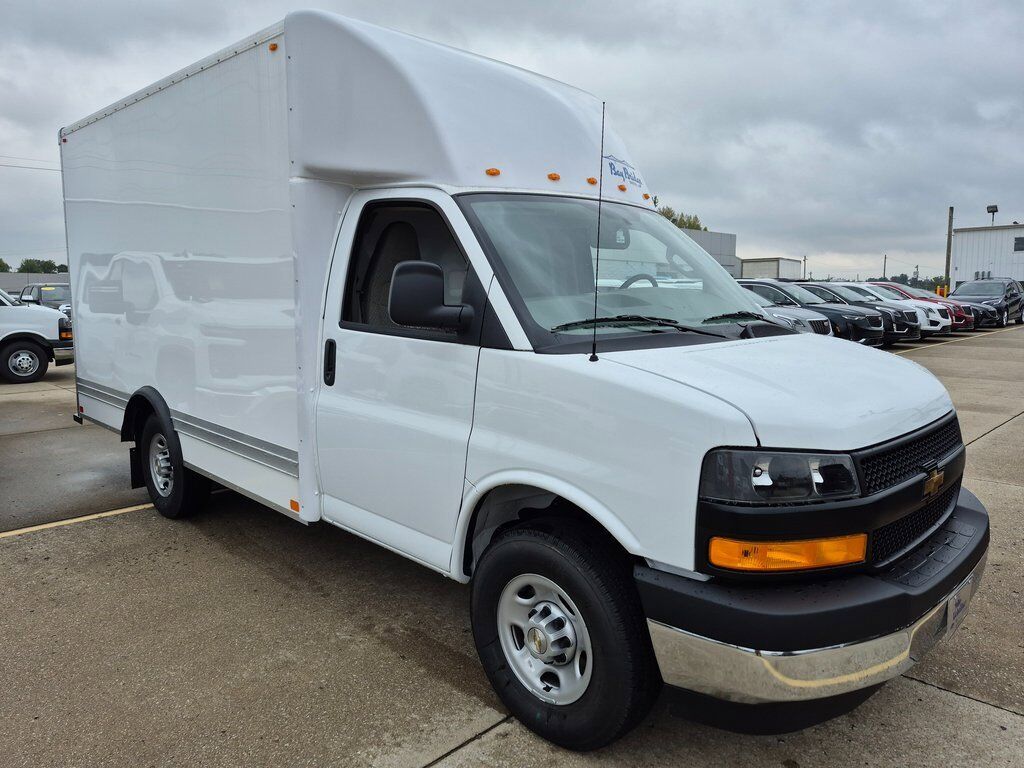 2025 CHEVROLET Express