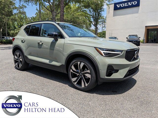 2025 VOLVO XC40