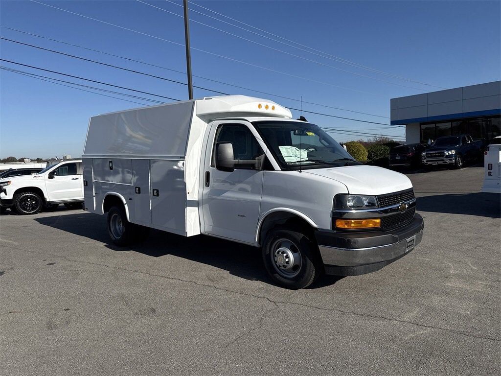 2025 CHEVROLET Express