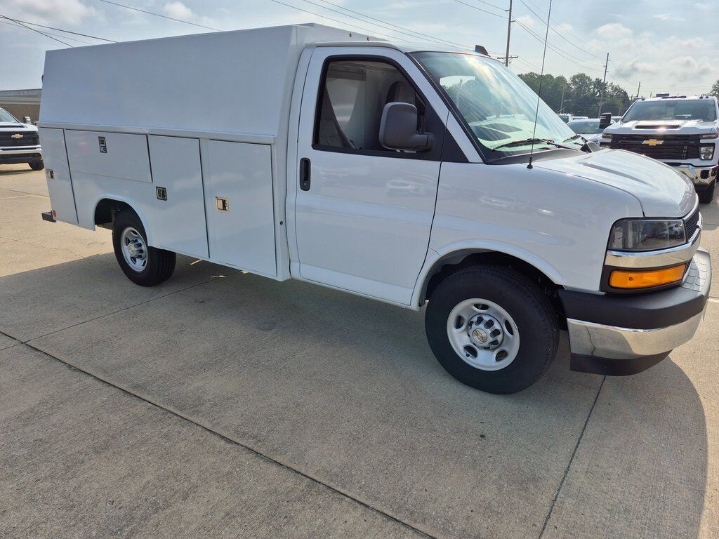 2025 CHEVROLET Express