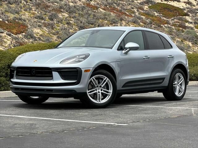2025 PORSCHE Macan